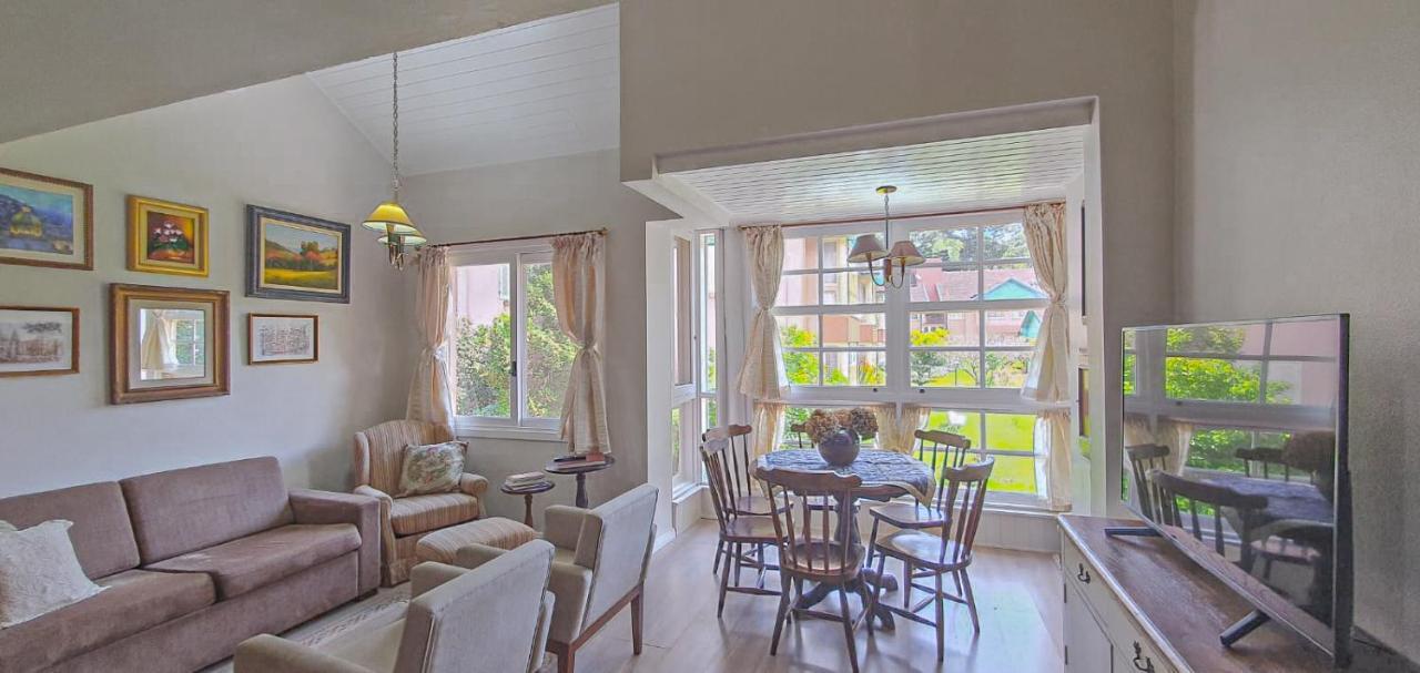 Duplex Floresta Negra - Sua Base Perfeita Em Gramado! Otima Localizacao Lagonegro 500M - 02 Quartos E 02 Banheiros Para Familia Em Condominio Fechad0, Cozinha Completa Com Garagem E Portaria 24H Εξωτερικό φωτογραφία