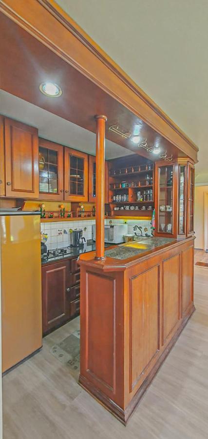Duplex Floresta Negra - Sua Base Perfeita Em Gramado! Otima Localizacao Lagonegro 500M - 02 Quartos E 02 Banheiros Para Familia Em Condominio Fechad0, Cozinha Completa Com Garagem E Portaria 24H Εξωτερικό φωτογραφία