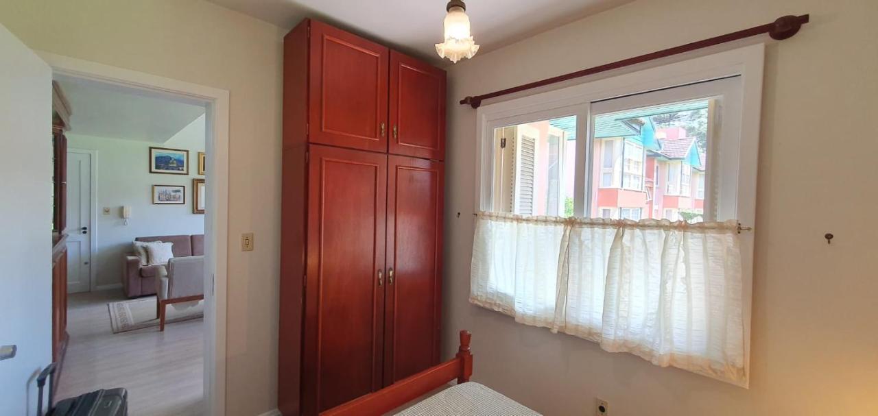 Duplex Floresta Negra - Sua Base Perfeita Em Gramado! Otima Localizacao Lagonegro 500M - 02 Quartos E 02 Banheiros Para Familia Em Condominio Fechad0, Cozinha Completa Com Garagem E Portaria 24H Εξωτερικό φωτογραφία